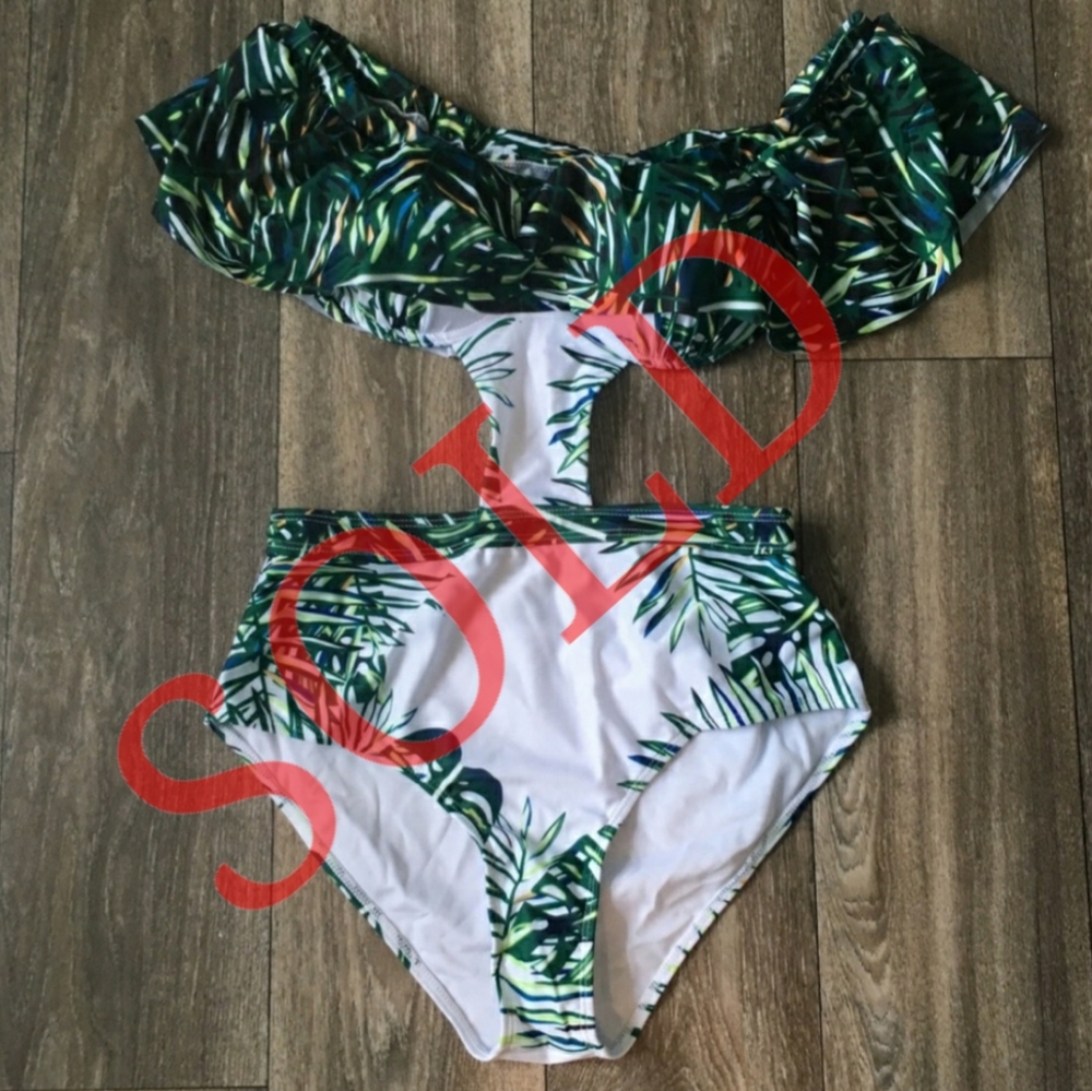 📌SOLD📌 One-Piece Off Shoulder Swimwear